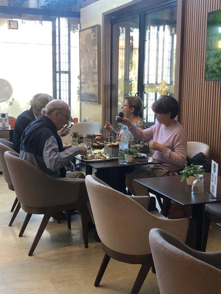 Lunch Experience, Moroccan restaurant Chouf L'Or with pickup