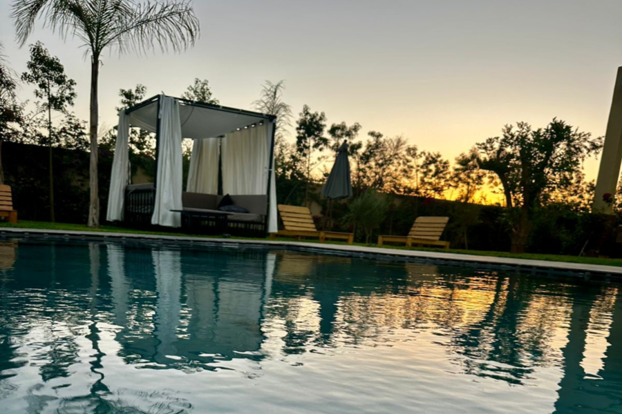 Marrakech Day Pass Pool Including Lunch and Shuttle - Chill Out