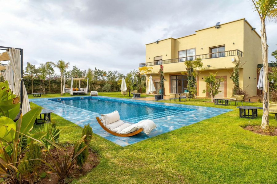 From Marrakech: Relaxing Villa Pool Day Pass with Moroccan Lunch